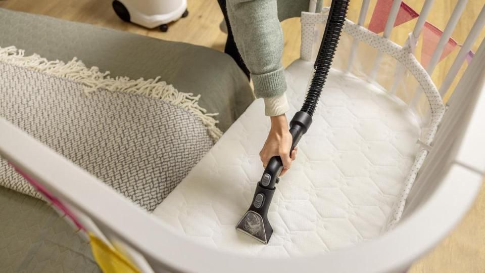 SZŐNYEG- ÉS KÁRPITTISZTÍTÓ