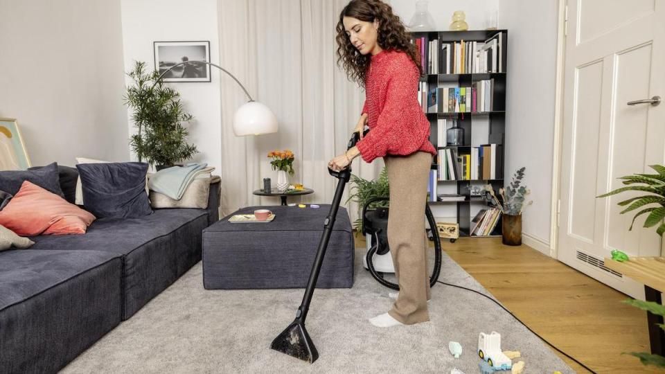 SZŐNYEG- ÉS KÁRPITTISZTÍTÓ